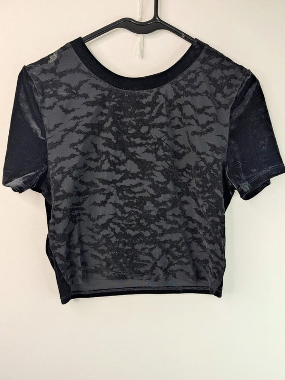 Nwot Silence + noise Black Animal Print Crop Top Size Large Velvet